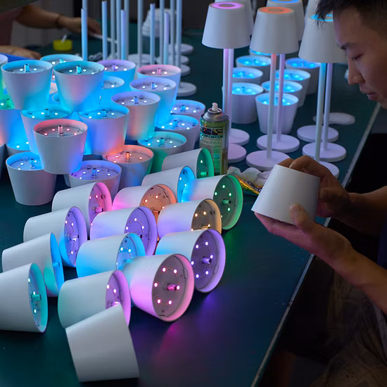 Lampe de table sans fil en aluminium, commande tactile, lumière décorative LED avec changement de couleur RVB